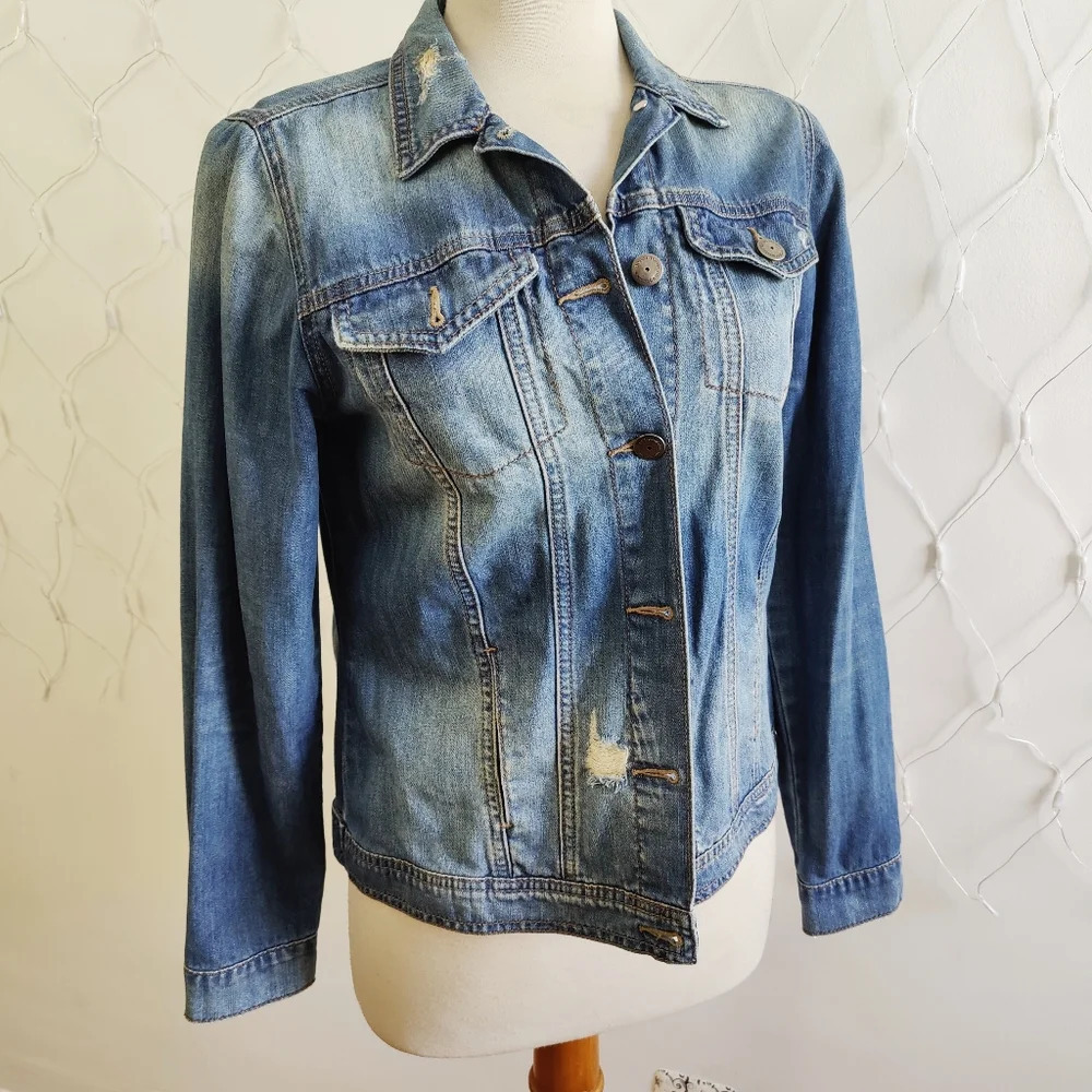 ¤ BCBGeneration Denim Jacket • Button Down • Tagged Size Small